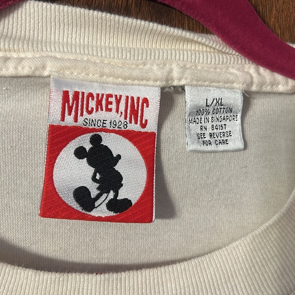 Winnie the Pooh Tshirt L/XL - Picture 3 of 5